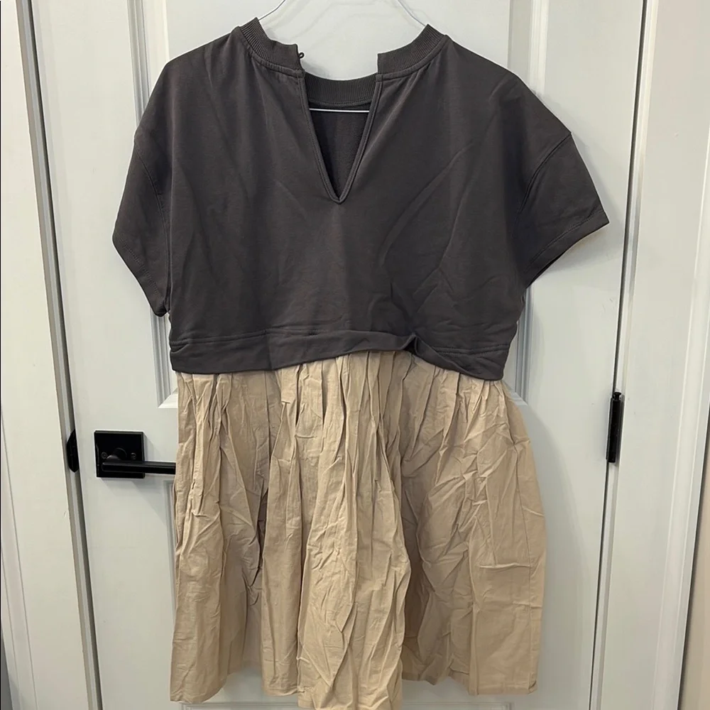 Two-tone knit dress. Size Small. Runs big. - Picture 4 of 4